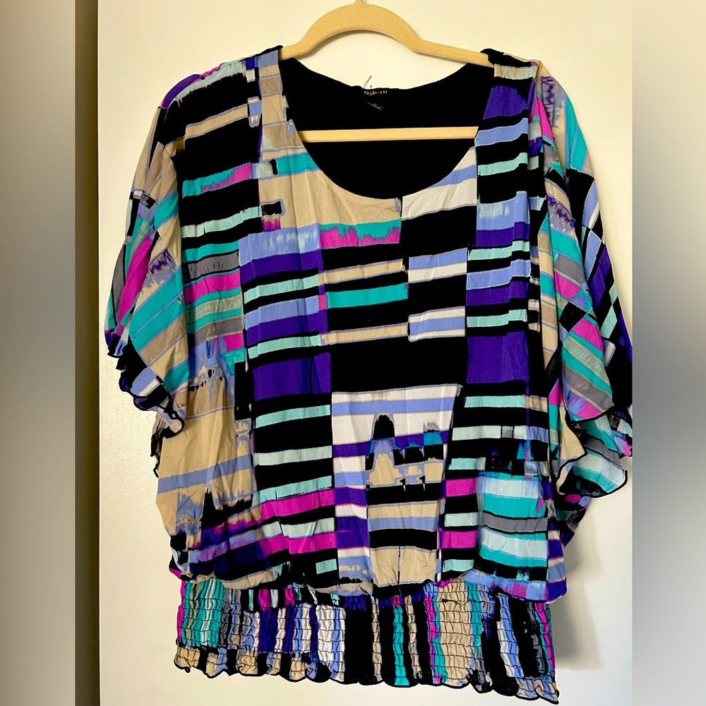 Comfortable and colorful fun blouse for casual or work